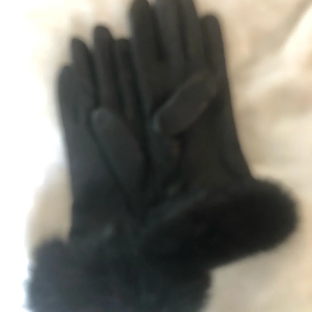 Black Leather Gloves with faux Fur Cuff - Women's Winter Accessory